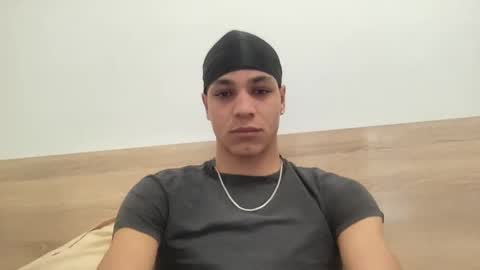 18yroldnewbie online show from January 6, 11:40 am