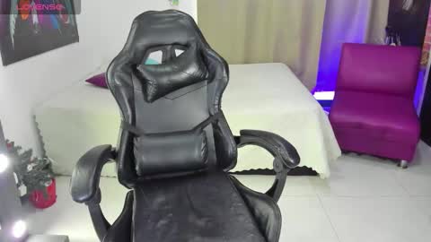 stef read my description online show from January 19, 12:26 pm