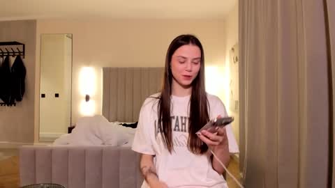 Lily 3 online show from January 10, 8:47 pm