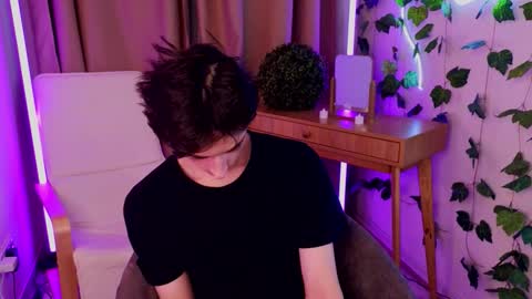 Max online show from March 21, 9:52 pm