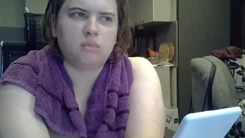 1LINDSEY1 online show from September 12, 8:27 am