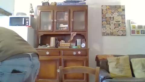 22esserre online show from March 9, 12:32 pm