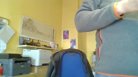 22esserre online show from December 18, 10:40 am