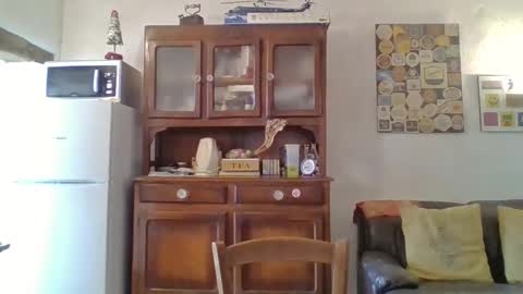 22esserre online show from December 23, 1:13 pm