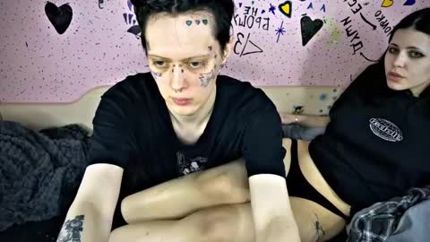 2emo4fam online show from December 8, 11:40 pm