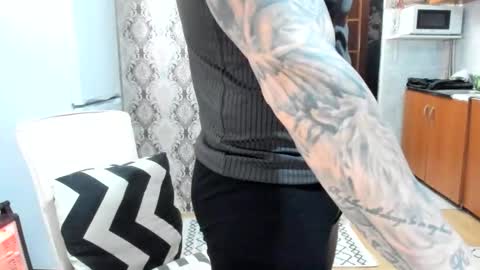 2sexymuscles online show from February 26, 11:08 pm