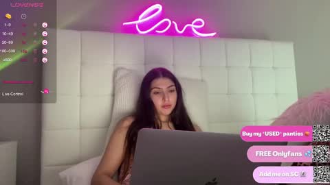 Snapshot of 3hole chatting on February 26, 8:25 pm Venus Raee online show from February 26, 8:25 pm
