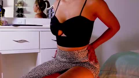 independent model online show from February 11, 10:03 am