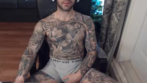 Snapshot of 420randomguy chatting on December 1, 4:32 pm Anomander Rake online show from December 1, 4:32 pm