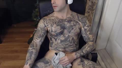 Snapshot of 420randomguy chatting on December 31, 9:06 pm Anomander Rake online show from December 31, 9:06 pm
