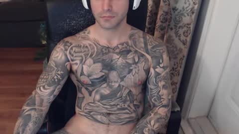 Snapshot of 420randomguy chatting on December 10, 12:17 am Anomander Rake online show from December 10, 12:17 am