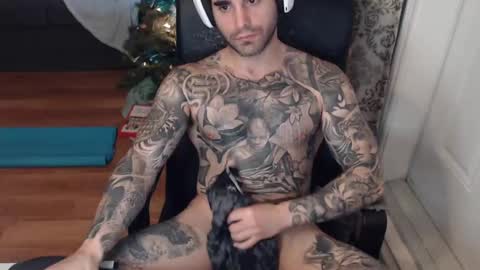Snapshot of 420randomguy chatting on December 15, 8:04 pm Anomander Rake online show from December 15, 8:04 pm