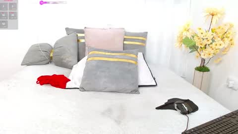 493ashlyfoxx online show from October 17, 2:04 am