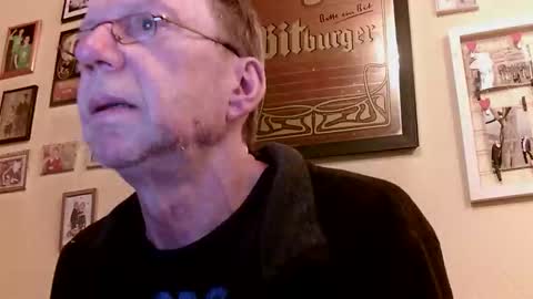 Snapshot of 64shorty chatting on October 8, 5:19 pm 64shorty online show from October 8, 5:19 pm