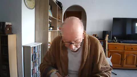 Snapshot of 7thsojourn chatting on February 16, 12:43 pm Papi online show from February 16, 12:43 pm
