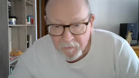 Snapshot of 7thsojourn chatting on December 7, 11:23 am Papi online show from December 7, 11:23 am
