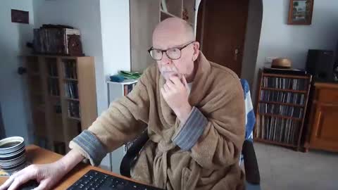  Papi  online show from April 5, 9:06 am