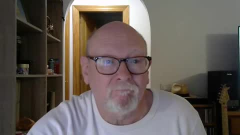 Snapshot of 7thsojourn chatting on December 7, 8:33 pm Papi online show from December 7, 8:33 pm