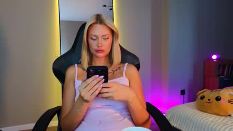 Nura online show from October 25, 2:23 am