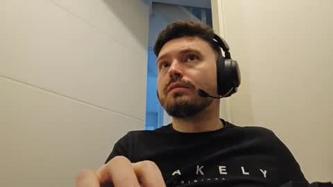 8inchdude93 online show from February 25, 9:57 am