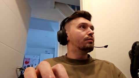 8inchdude93 online show from October 13, 11:45 am