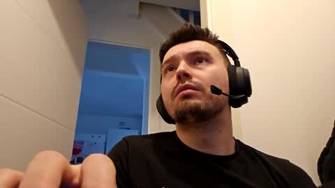 8inchdude93 online show from October 15, 9:10 am