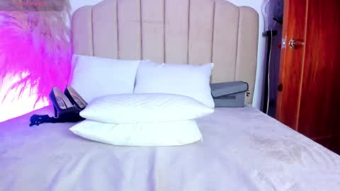 _aithanaa_ online show from October 16, 8:29 pm