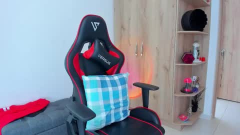 AMANDA online show from February 22, 5:15 pm