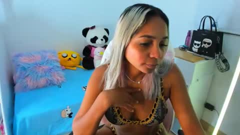 Analia online show from December 11, 3:13 am