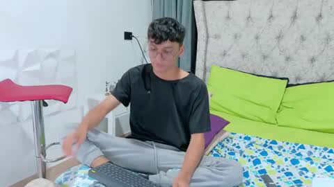 Andres online show from December 3, 12:08 am