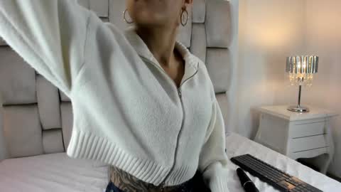 Angel Azul online show from February 5, 11:55 am