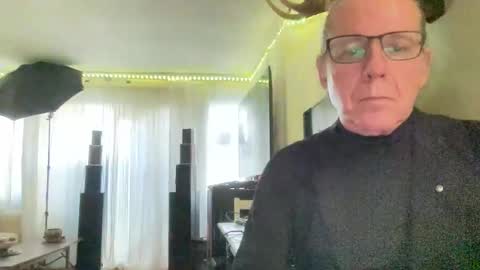  anneonamouse online show from May 19, 11:34 pm