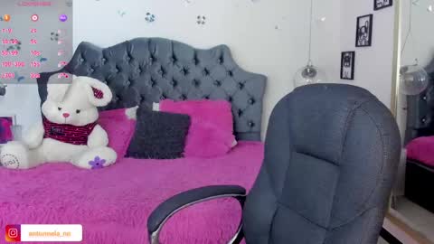 antonnela online show from March 4, 1:38 pm