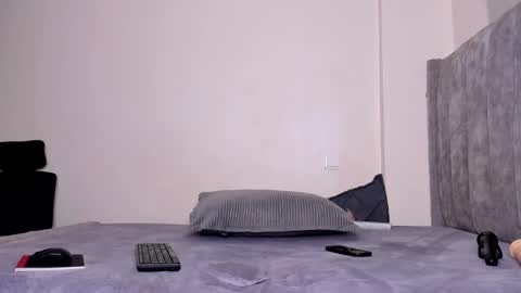 Ariah independent model online show from February 8, 5:22 am