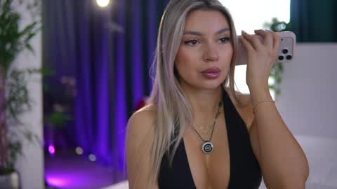 Arielle online show from May 12, 5:49 am
