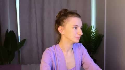 _ash_leyy_ online show from July 24, 1:25 am