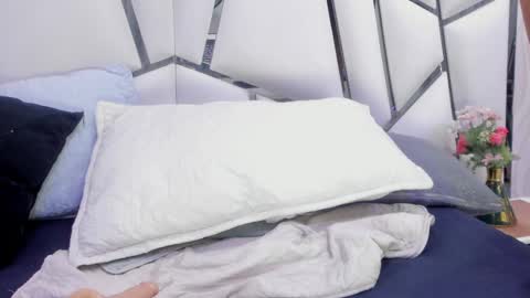 Aura online show from March 12, 6:07 am