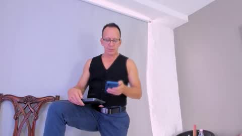 _axelking_ online show from November 26, 11:51 am