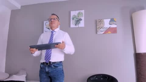 _axelking_ online show from October 20, 11:48 am