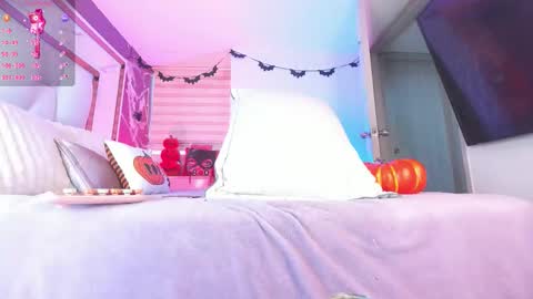 _bellaswwet_ online show from October 12, 12:09 pm