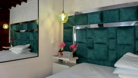 _bonnyandclyde online show from April 10, 1:49 pm