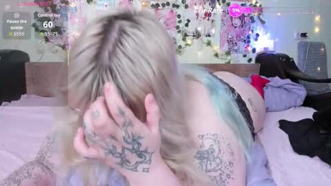 _candym1lky_ online show from March 21, 7:47 am