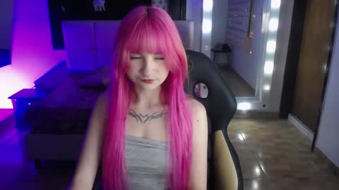 _charlotte_collins_ online show from April 7, 3:03 pm