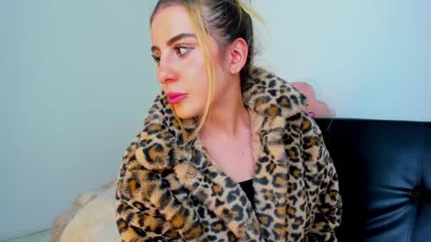  Chloe  online show from December 14, 4:12 am