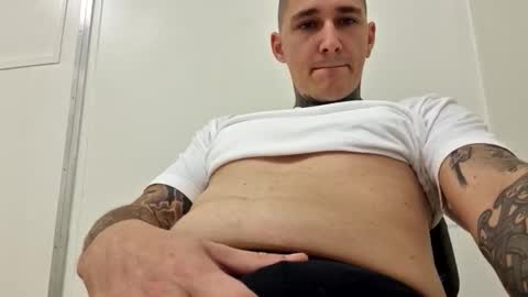 Snapshot of _devil_in_me_ chatting on October 6, 2:07 am _devil_in_me_ online show from October 6, 2:07 am