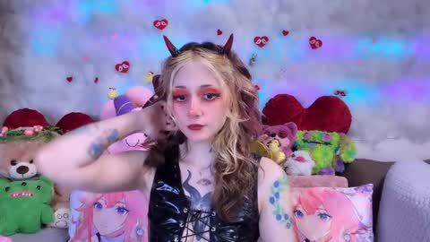 Kate online show from April 4, 5:42 pm