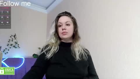 chloue and Gretta online show from March 1, 7:18 pm