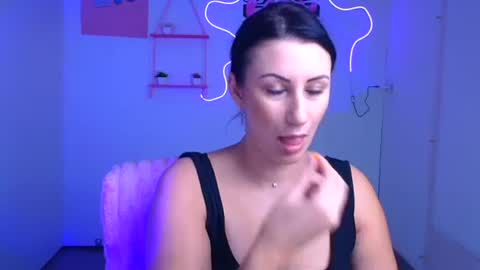 Emma online show from November 12, 1:13 pm