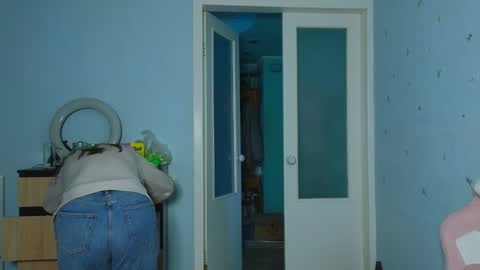 Sam  online show from February 4, 2:21 pm