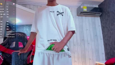 _erick_j online show from April 7, 8:22 pm